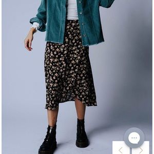 Clad & Cloth -Fiona floral Skirt in Larger